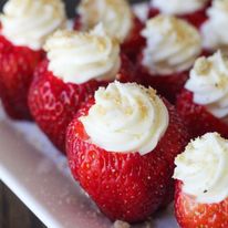 cheesecake-stuffed-strawberries 